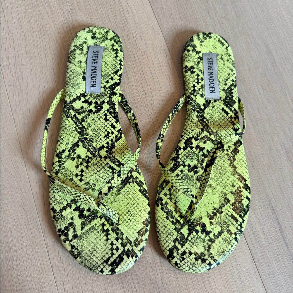 Steve Madden Neon Yellow/green Snake-Print Thong Sandals